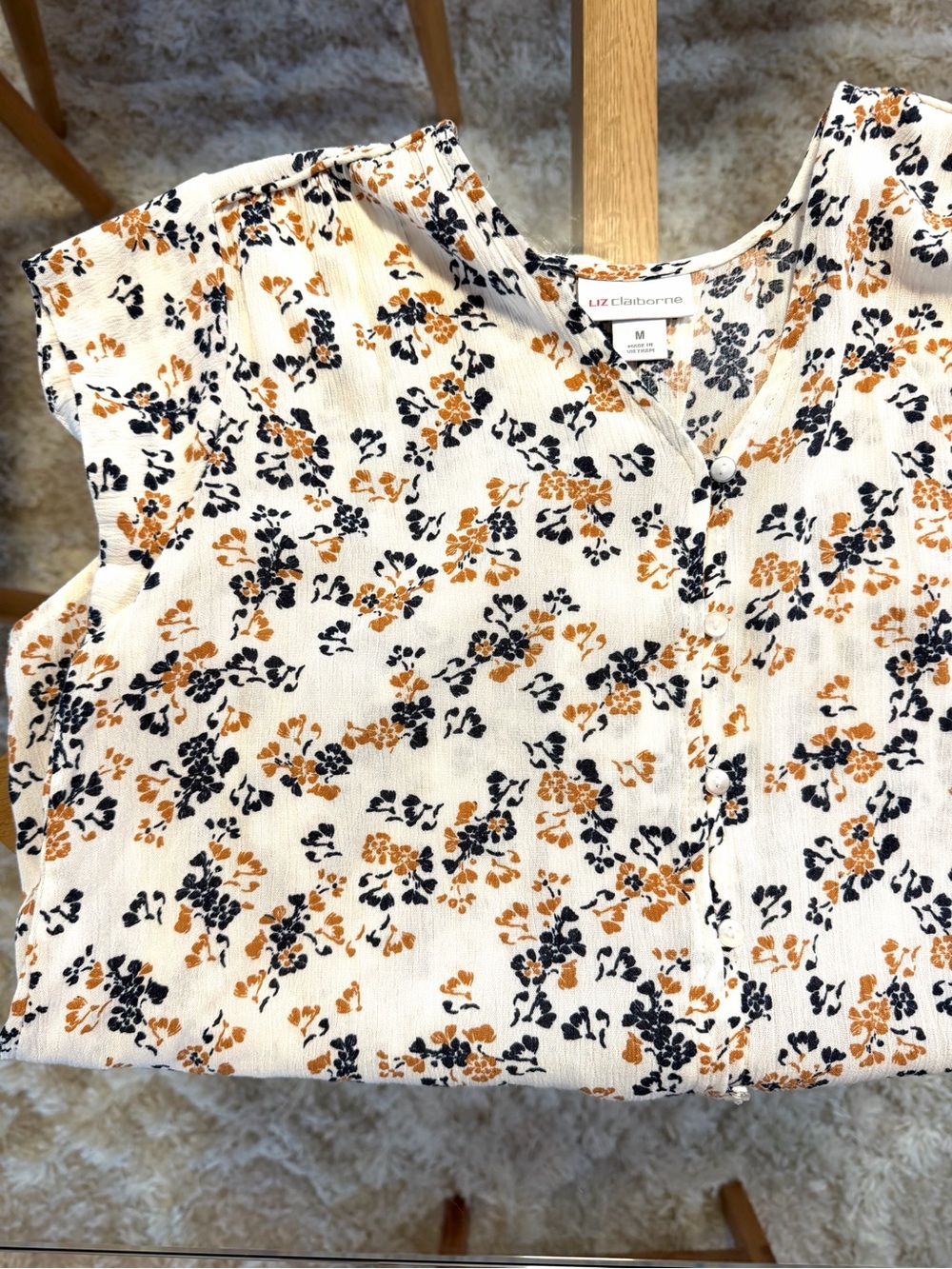 Liz Claiborne Ivory Floral Button-Up - Picture 3 of 5